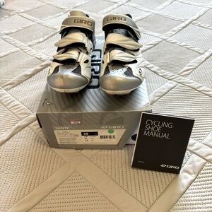 Giro Sante |  Lightly Used Women's Cycling Shoes  |  EU Size 39  |  US Size 7.5
